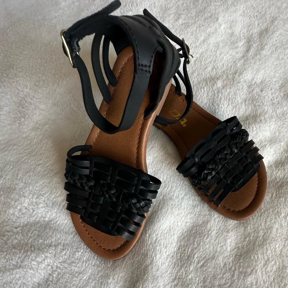 Soda Girls Black Woven Huaraches Flat Peep Toe Sandal Sz 11